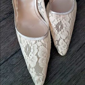 MANOLO BLAHNIK Champagne Lace Pointy Pump BRANDNEW